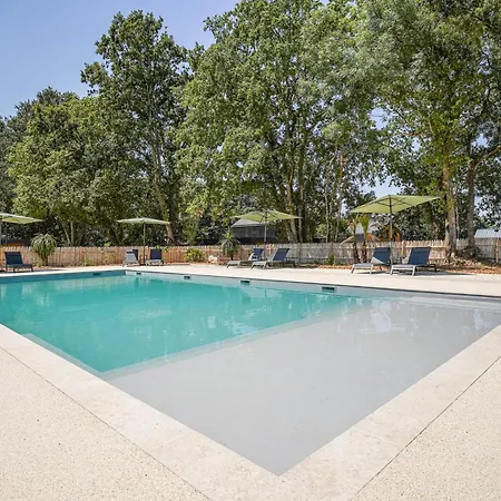 N°4, Piscine Commune, 1 * Nesmy