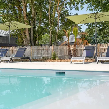 N°4, Piscine Commune, 1 * Nesmy