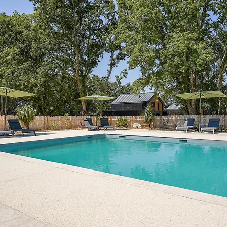 N°4, Piscine Commune, 1 * Nesmy